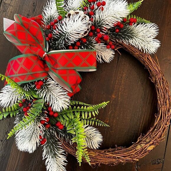 Christmas Wreath 12 inches Red, White & Green Hand made NWOT - Picture 2 of 5